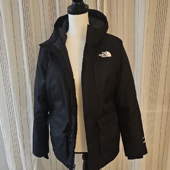 The North Face  Black Coat - Picture 1 of 7